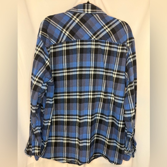 Men’s America Ware Blue and Black Plaid Flannel Pulllover Shirt - Picture 3 of 4